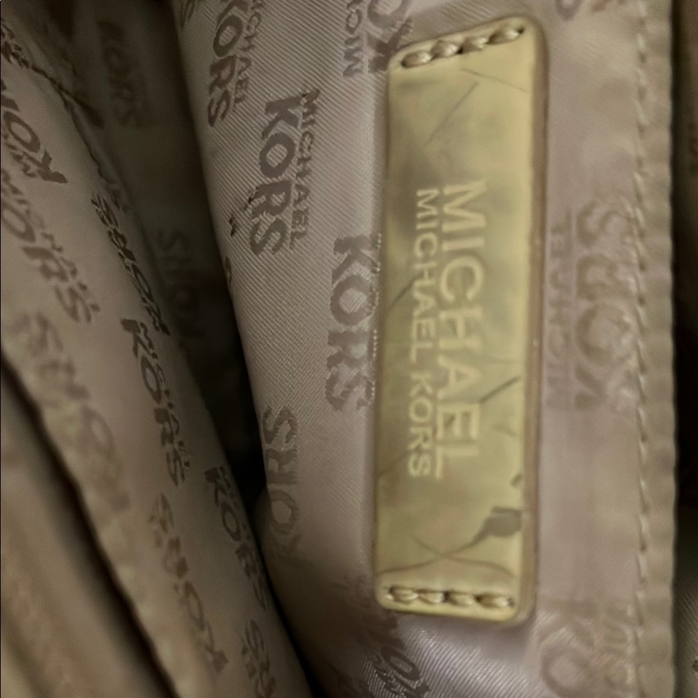 💎FINAL MARKDOWN💎Michael Kors Stunning Gold Shoulder Bag with Chain Straps - Picture 10 of 16